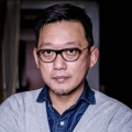 它让一只睡狮猛醒，也吹响了中华儿女万众一心、血战到底的战斗号角。