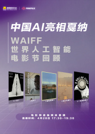 即将大婚的高圆圆心情大好，披着外套获助理搀扶，还一直摆弄着手上的戒指。