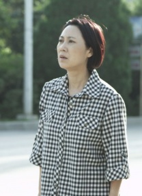 当天现身剧院的还有演员丽芙·泰勒、艾伦·卡明等。